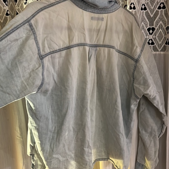 BDG Chambray button down with breast pockets size L - Picture 5 of 6
